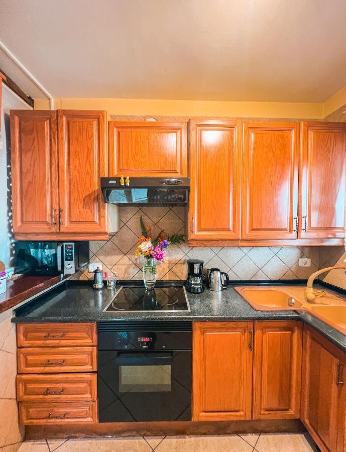 Apartment With Huge Deck Nestled In Marvelous Gardens - Nidos